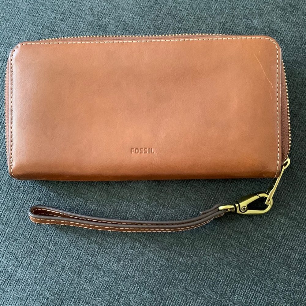 Fossil Emma zipper wallet RFID blocking- EUC
